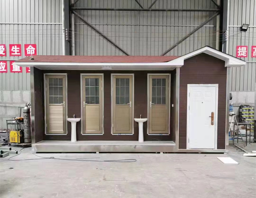 移动厕所生产车间实拍